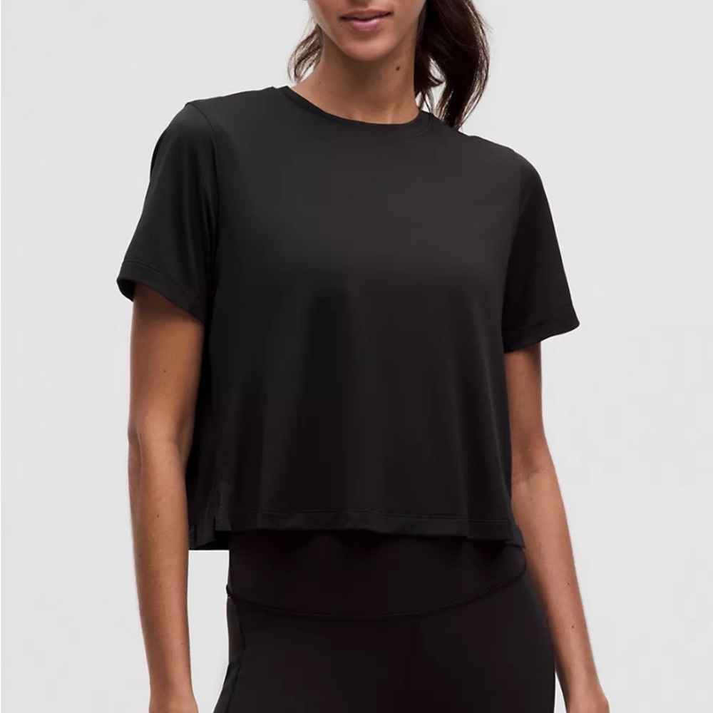 Lululemon Ultralight Waist-Length T-Shirt black ( 8 ) NEW ( sold out )